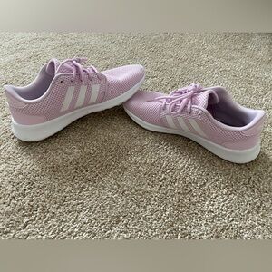 Adidas tennis shoes 7.5
